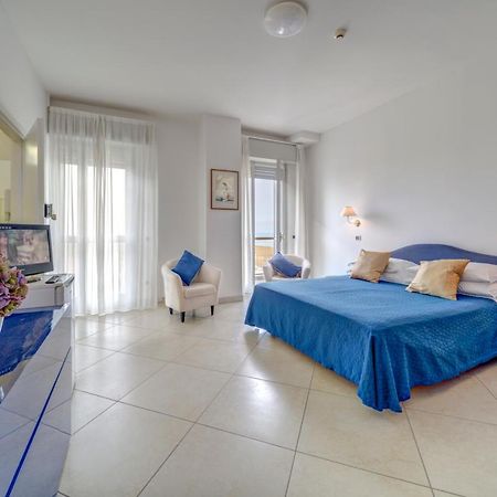 Hotel Carlton Beach Rimini Eksteriør bilde