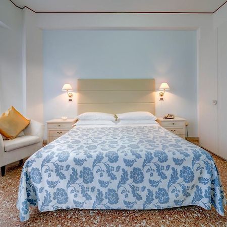 Hotel Carlton Beach Rimini Eksteriør bilde