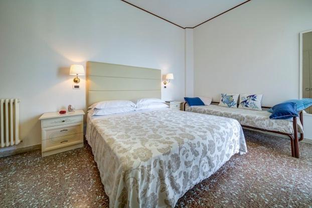 Hotel Carlton Beach Rimini Eksteriør bilde