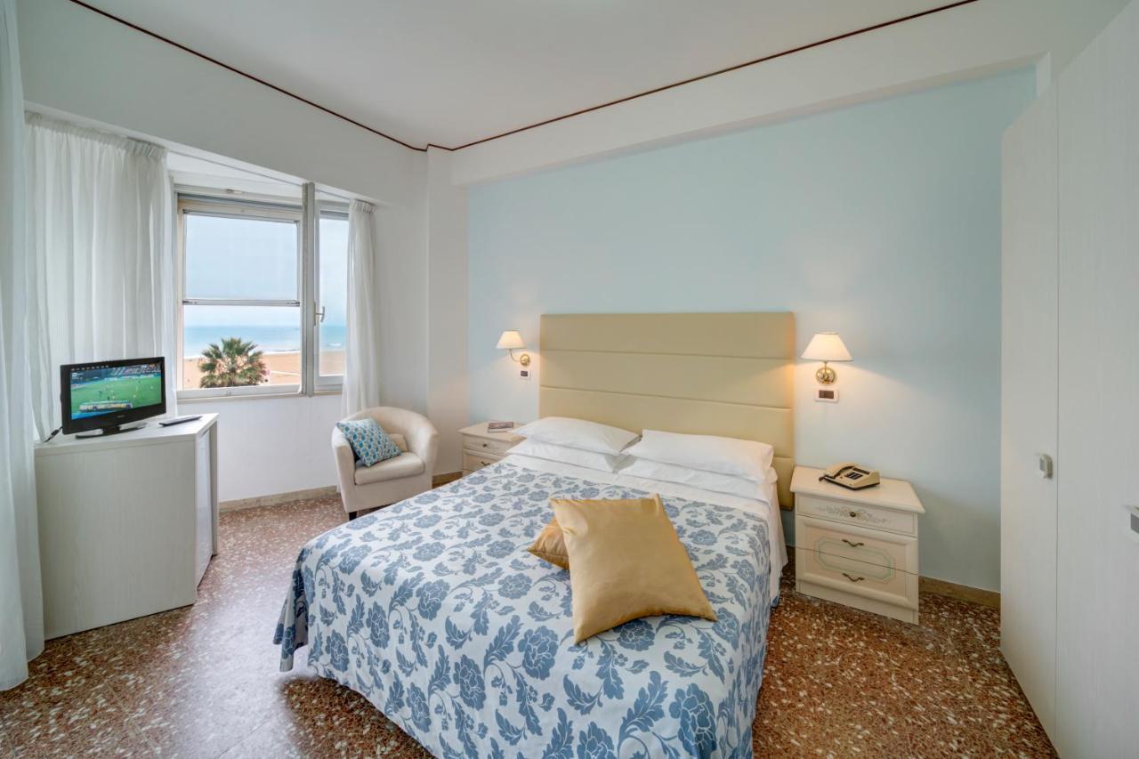 Hotel Carlton Beach Rimini Eksteriør bilde