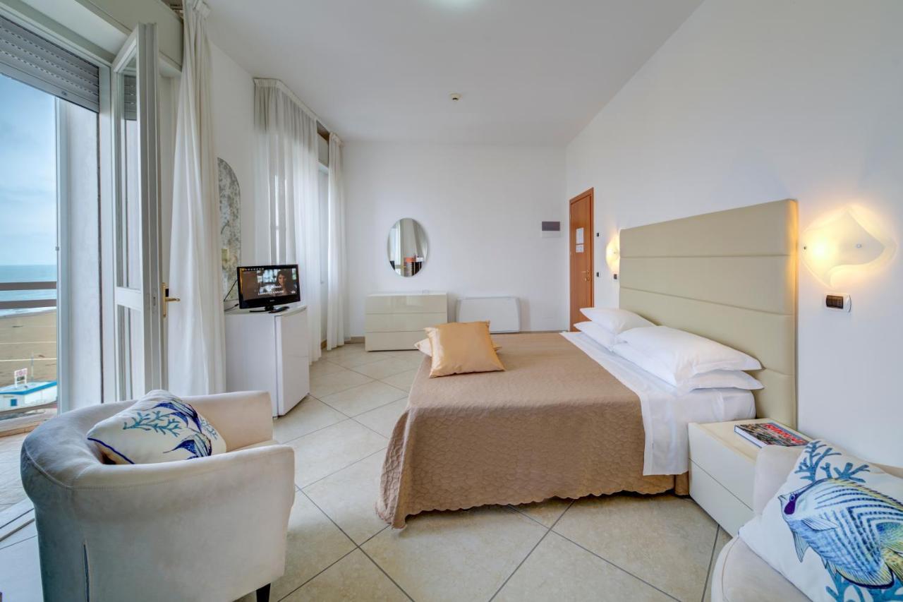 Hotel Carlton Beach Rimini Eksteriør bilde