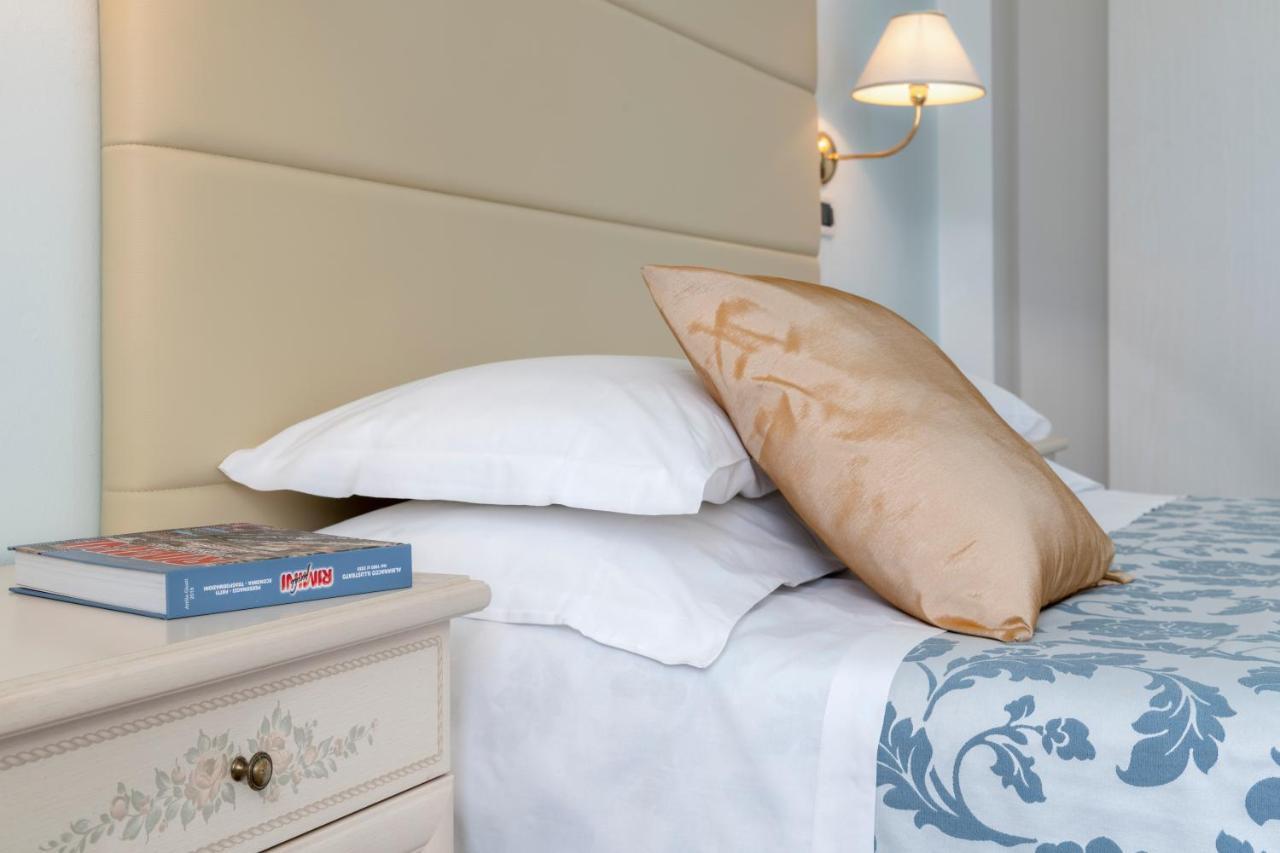Hotel Carlton Beach Rimini Eksteriør bilde
