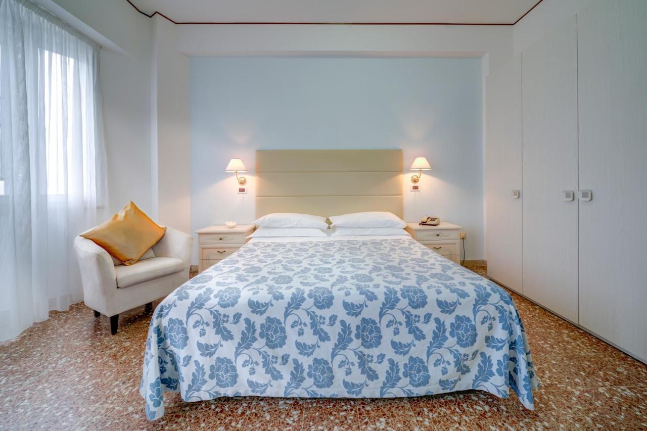 Hotel Carlton Beach Rimini Eksteriør bilde