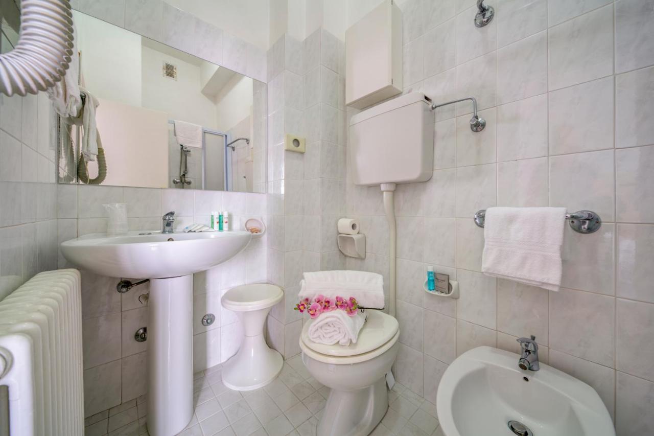 Hotel Carlton Beach Rimini Eksteriør bilde