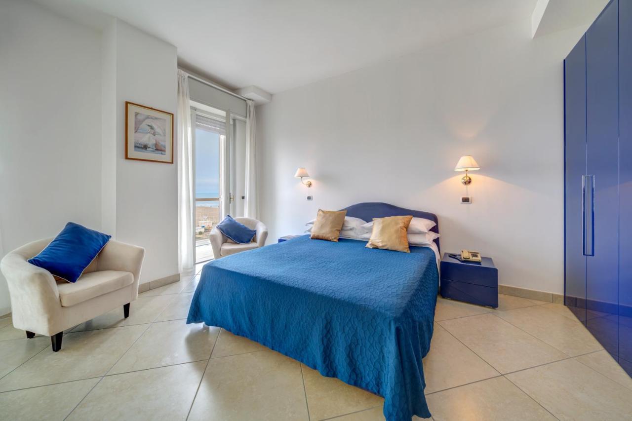 Hotel Carlton Beach Rimini Eksteriør bilde