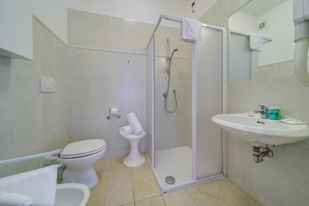 Hotel Carlton Beach Rimini Eksteriør bilde