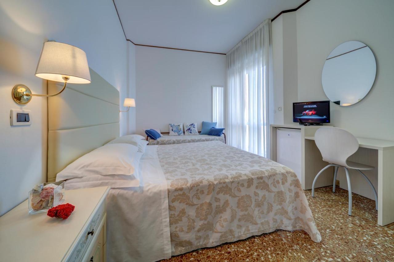 Hotel Carlton Beach Rimini Eksteriør bilde