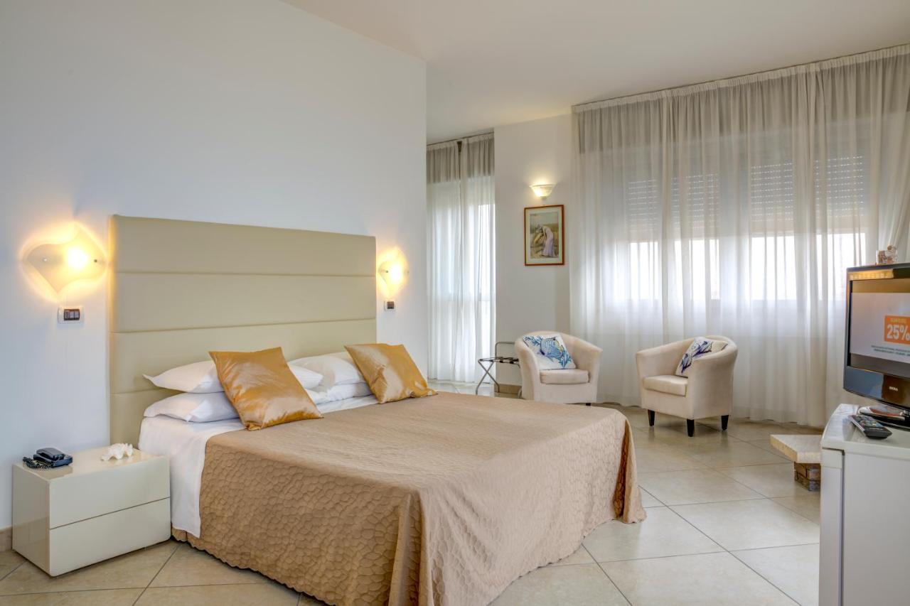 Hotel Carlton Beach Rimini Eksteriør bilde