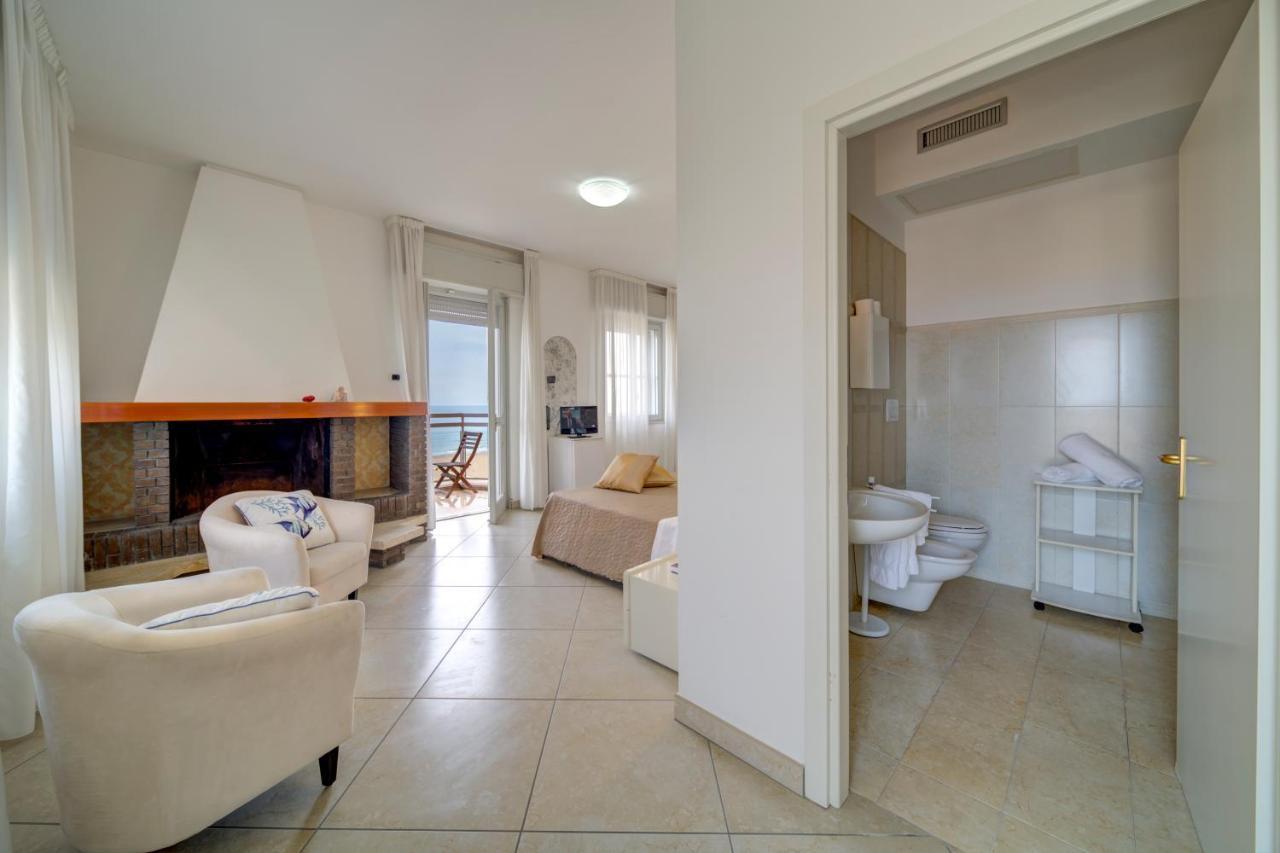 Hotel Carlton Beach Rimini Eksteriør bilde