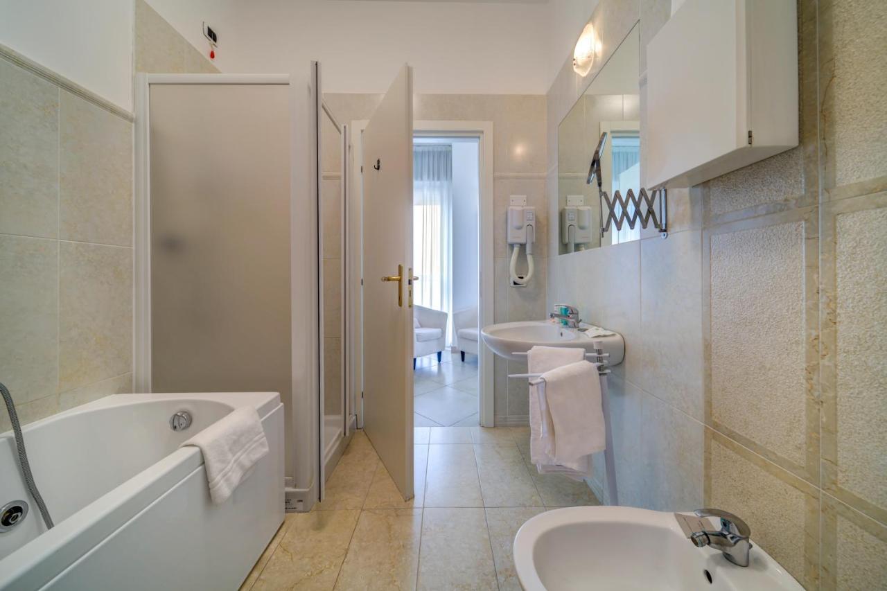 Hotel Carlton Beach Rimini Eksteriør bilde