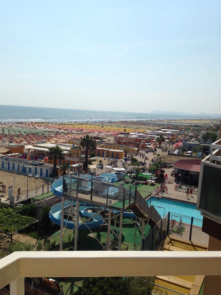 Hotel Carlton Beach Rimini Eksteriør bilde