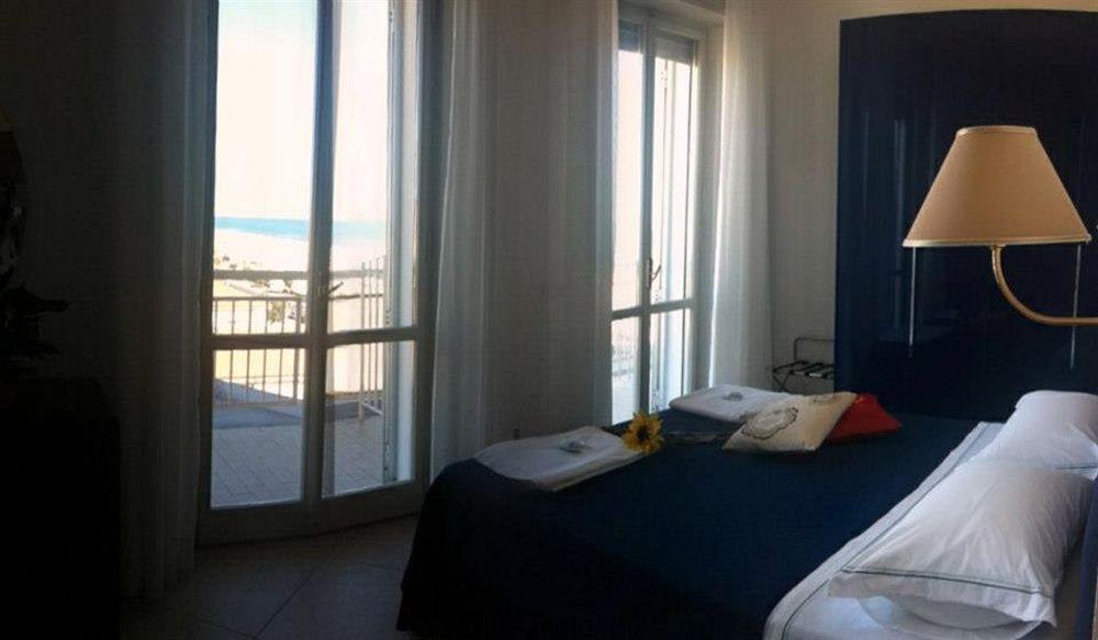 Hotel Carlton Beach Rimini Eksteriør bilde