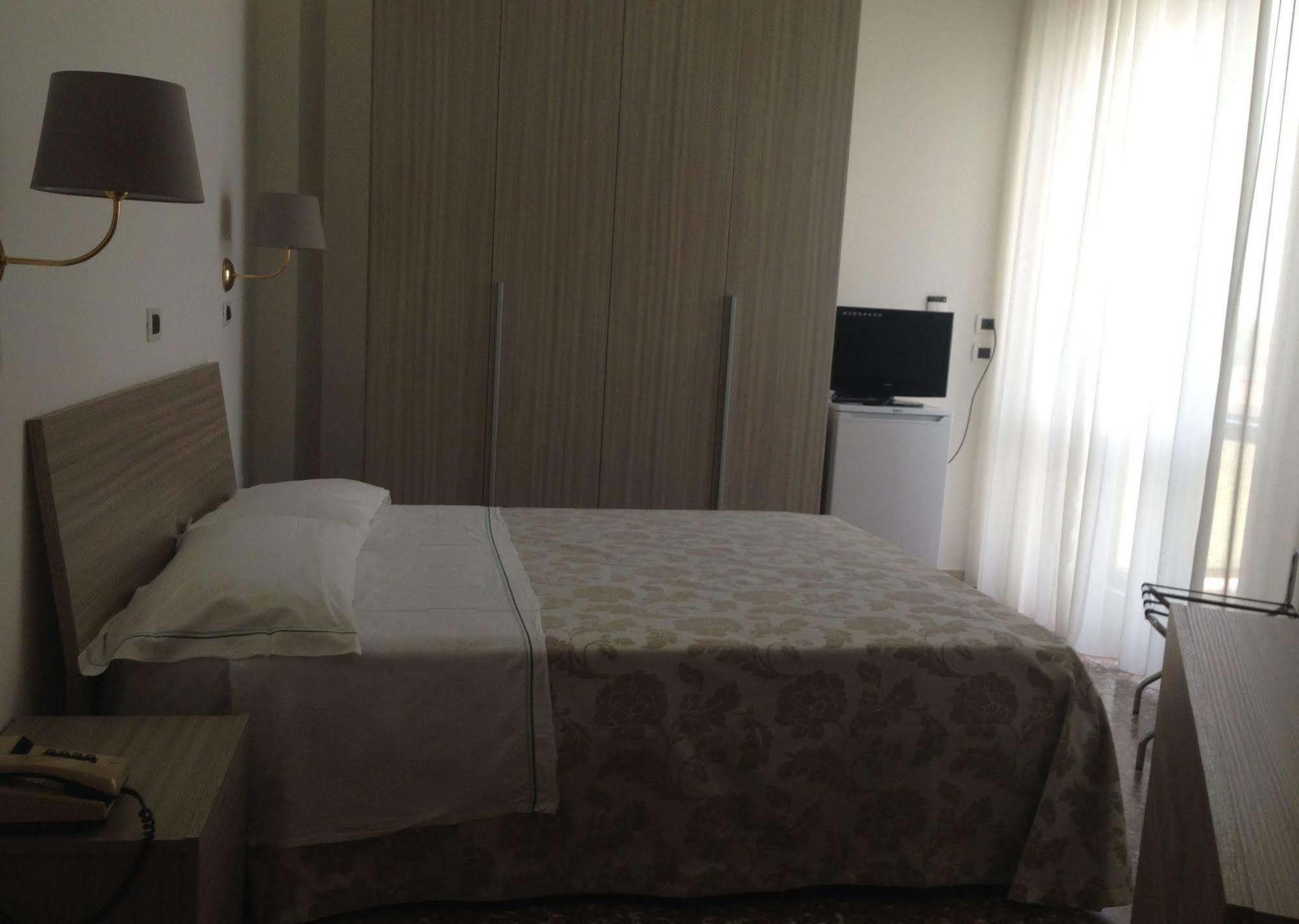 Hotel Carlton Beach Rimini Eksteriør bilde