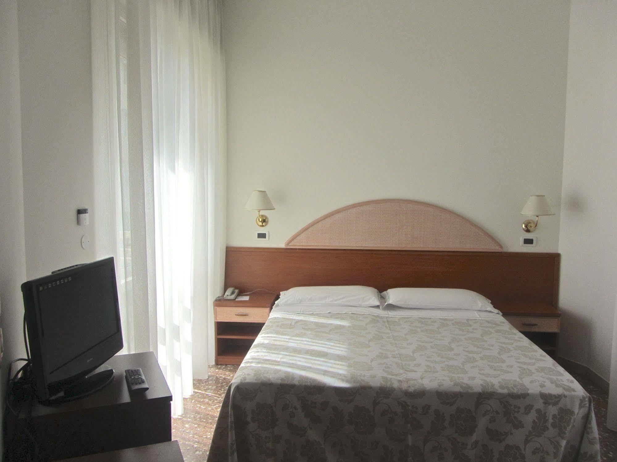 Hotel Carlton Beach Rimini Eksteriør bilde