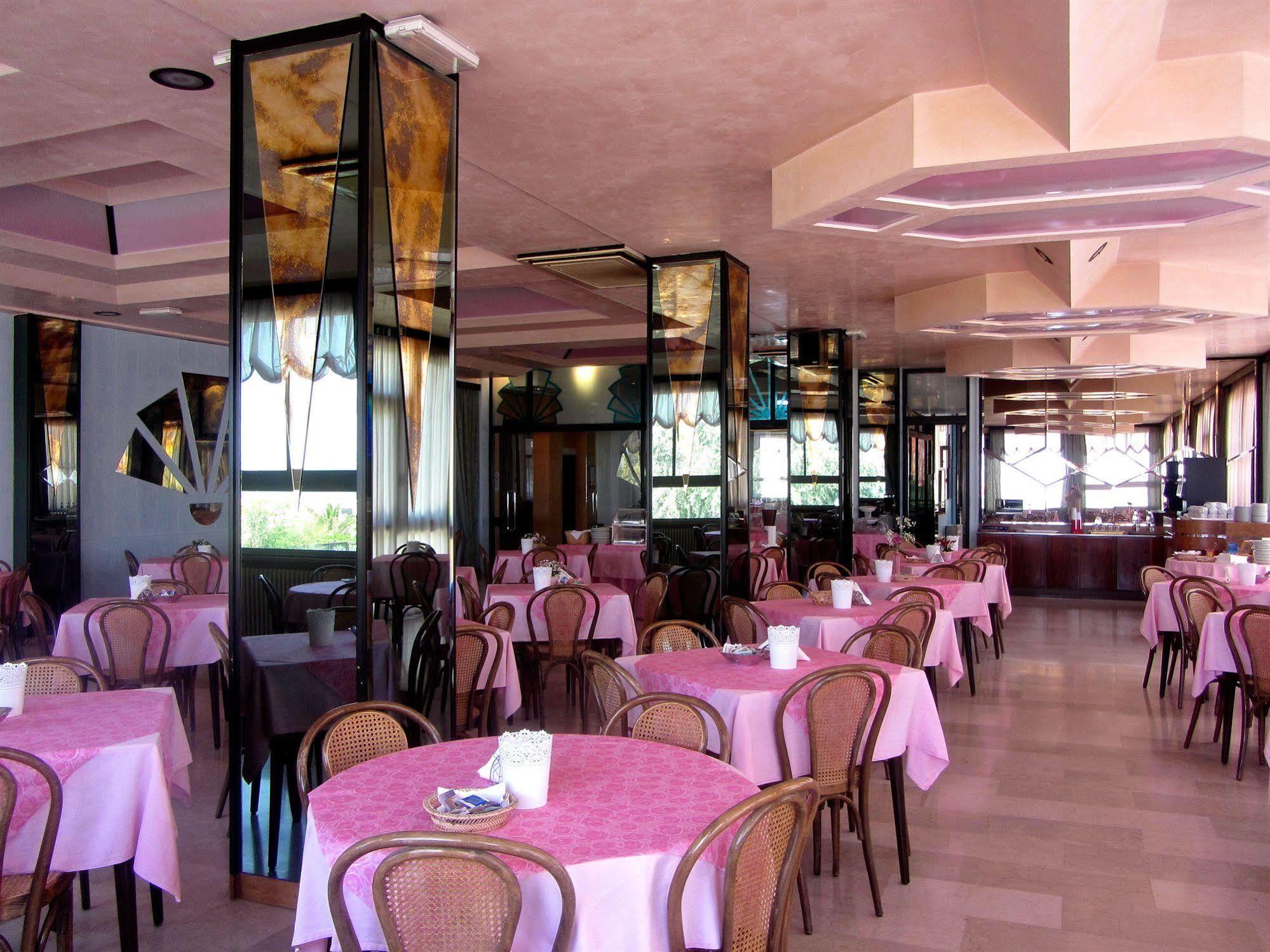 Hotel Carlton Beach Rimini Eksteriør bilde