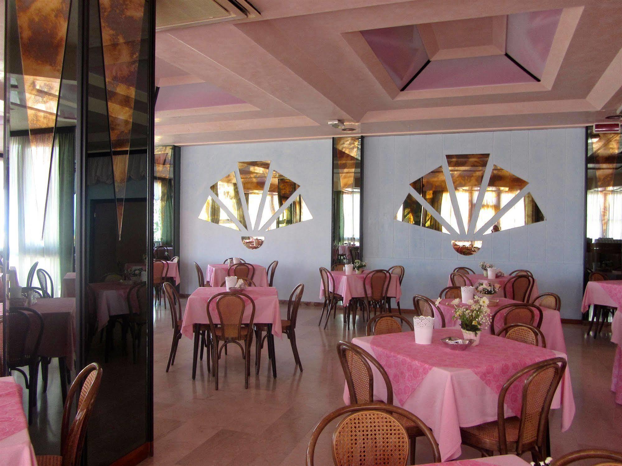 Hotel Carlton Beach Rimini Eksteriør bilde